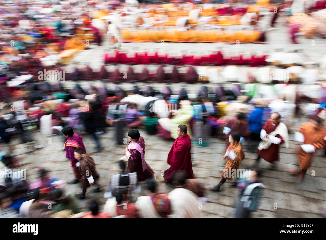 Procesión ceremonial en Paro festival religioso Bhután Foto de stock