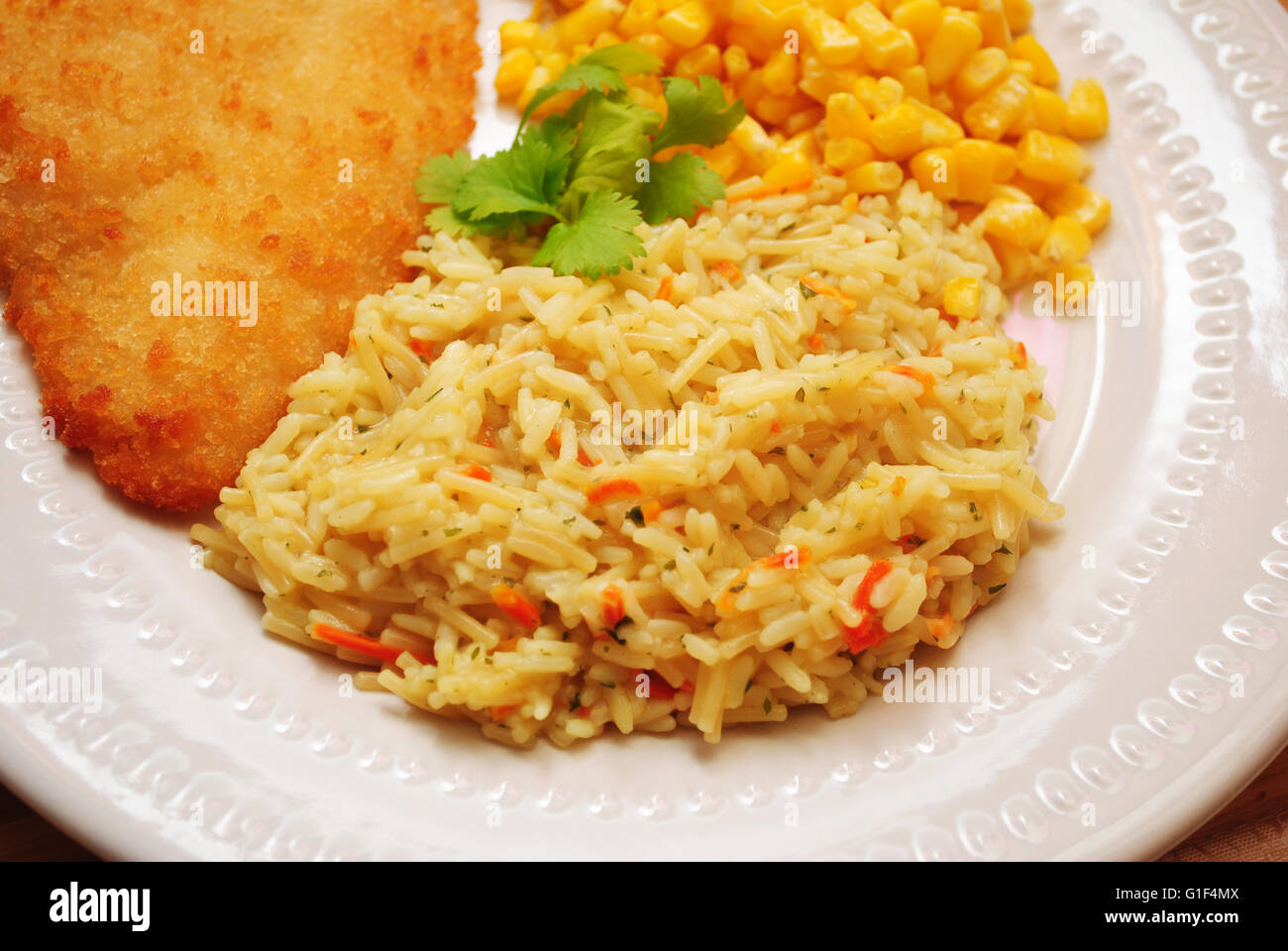 Arroz Pilaf con zanahoria rallada sirvió como un plato saludable