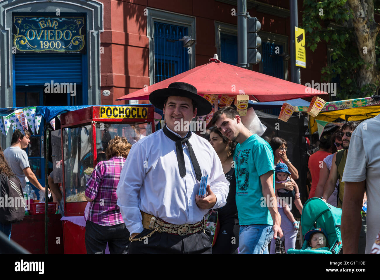 Hombre ropa de gaucho, la Feria de Mataderos, Buenos Aires, Argentina  Fotografía de stock - Alamy