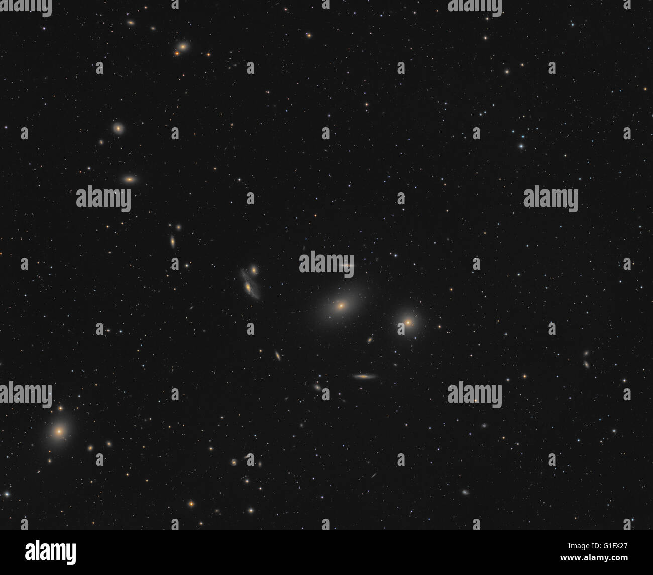 Cadena de Markarian - un número de galaxias formando parte del cúmulo de Virgo de galaxias. Foto de stock
