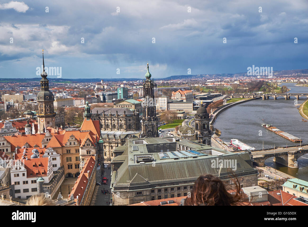 Torre de Castillo de Dresde, Hausmann y Torre de la Catedral, el río Elba, Dresde, Alemania Foto de stock