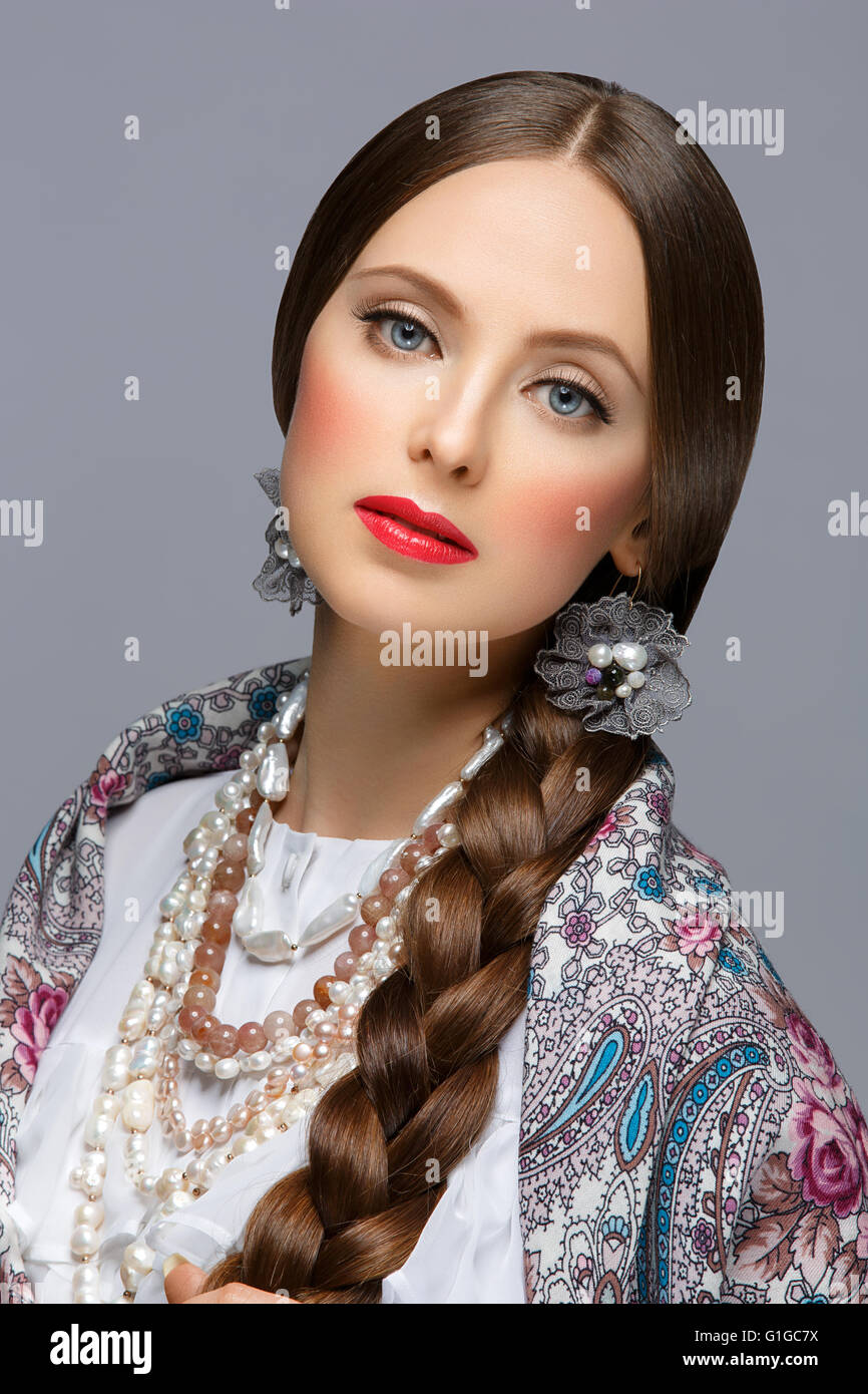 Mujeres rusas bellas fotografías e imágenes de alta resolución - Alamy