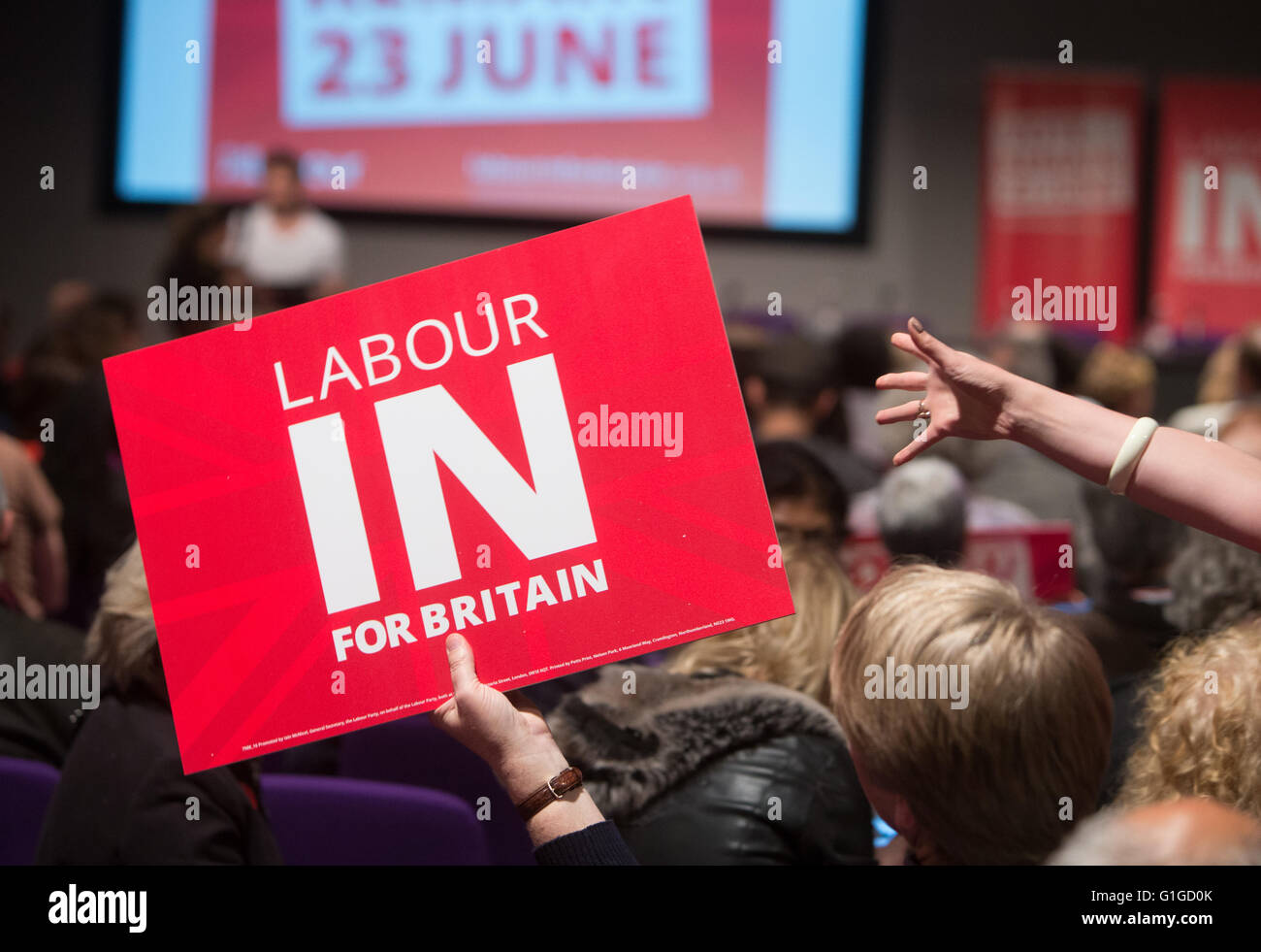 Rally en el centro QE2 con Jeremy Corbyn "Voto" en el referéndum sobre la UE el 23 de junio Foto de stock