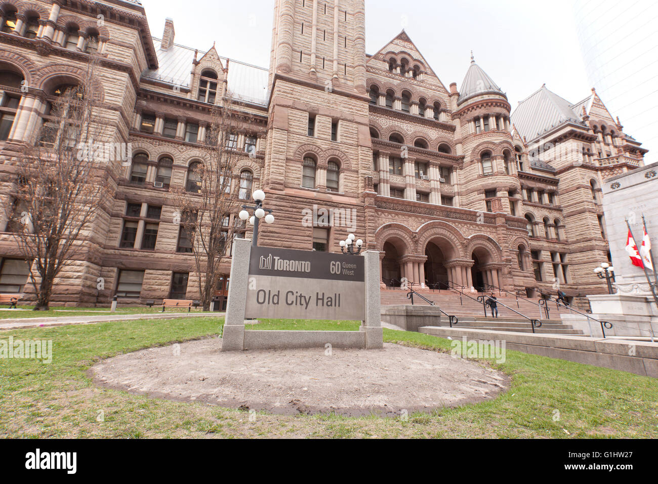 TORONTO - Abril 28, 2016: el casco viejo de la ciudad de Toronto Hall fue el hogar de su ayuntamiento desde 1899 hasta 1966 y sigue siendo uno de los barrios m Foto de stock