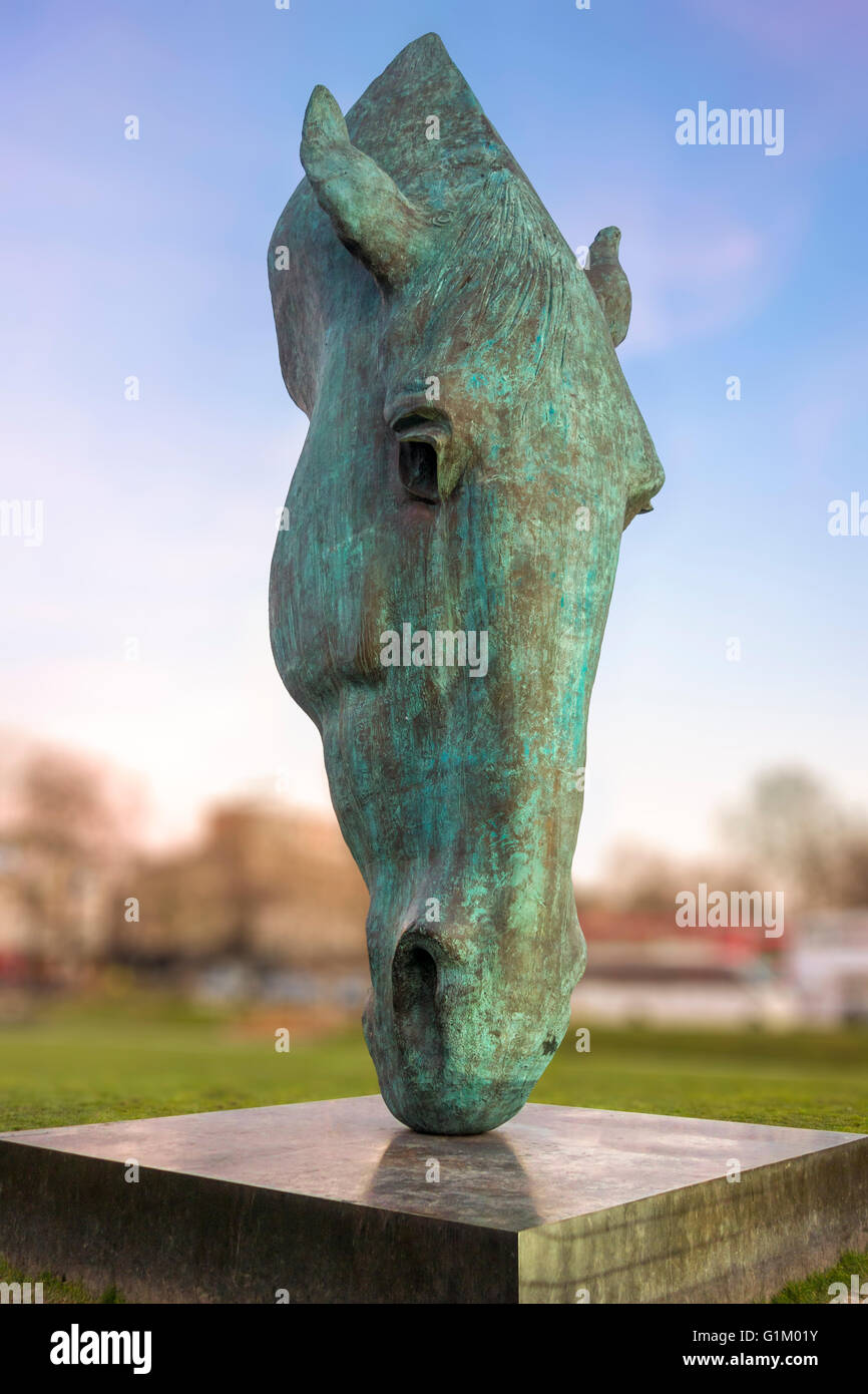 Escultura de cabeza de caballo fotografías e imágenes de alta resolución -  Alamy