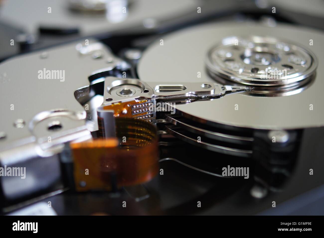 Disco duro roto fotografías e imágenes de alta resolución - Alamy