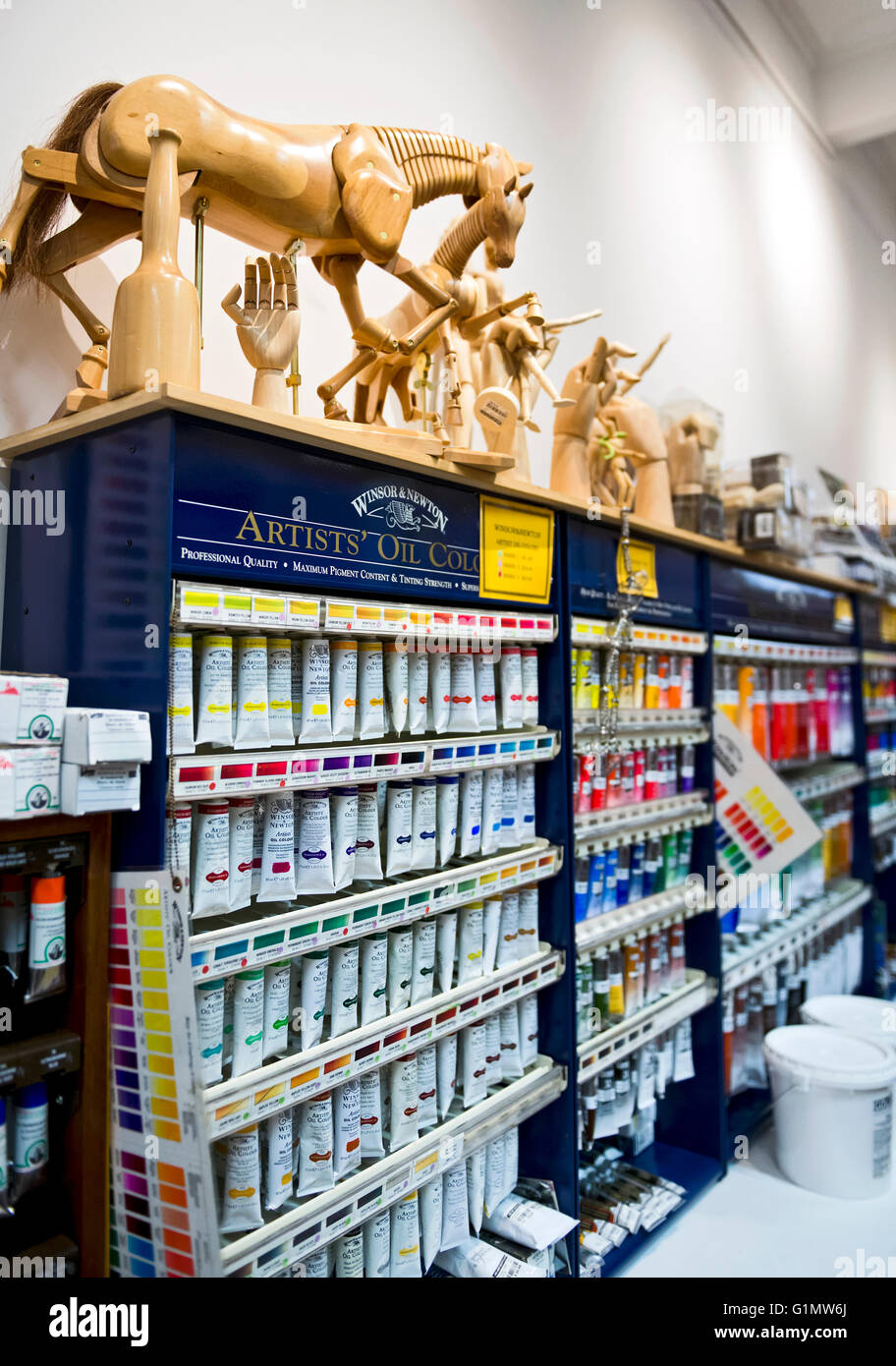 Tienda de suministros de obras de arte fotografías e imágenes de alta