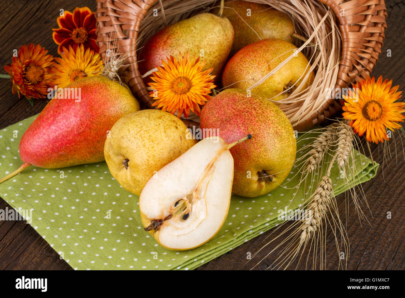 Las peras de decoración en el Día de Acción de Gracias Foto de stock
