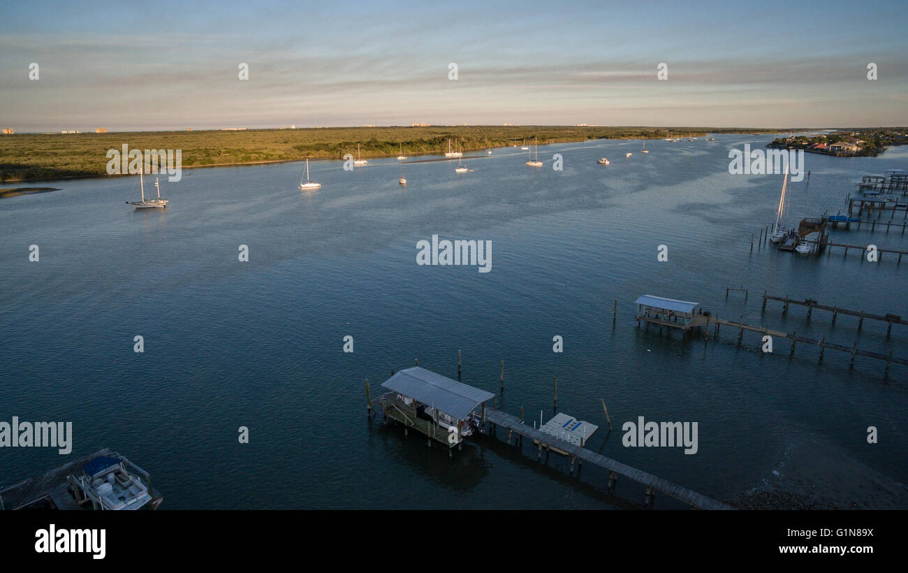 Vista aérea de Indian River en Nueva Smyrna Beach, FL. Foto de stock