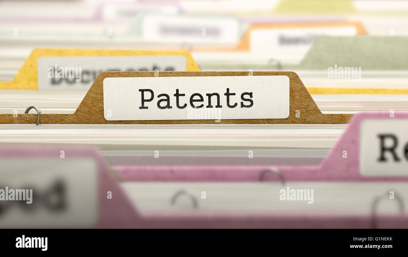 Carpeta de archivos etiquetados como las patentes. Foto de stock