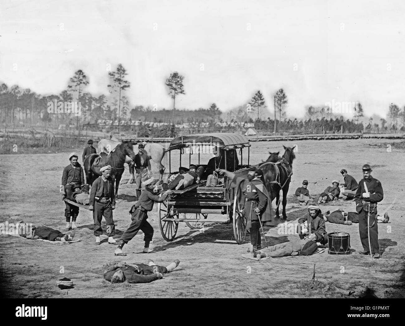 Guerra Civil: ambulancia, 1864. Zouave de ambulancia en el cuartel general del ejército del Potomac cerca de Brandy Station, Virginia. Fotografía, mayo de 1864. Foto de stock
