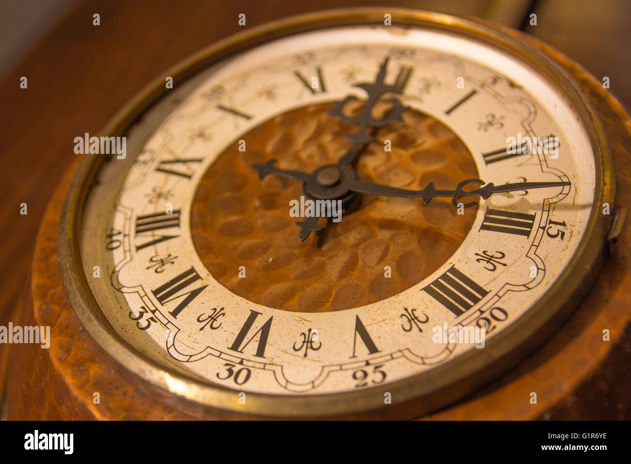 Reloj antiguo con números romanos fotografías e imágenes de alta resolución  - Alamy