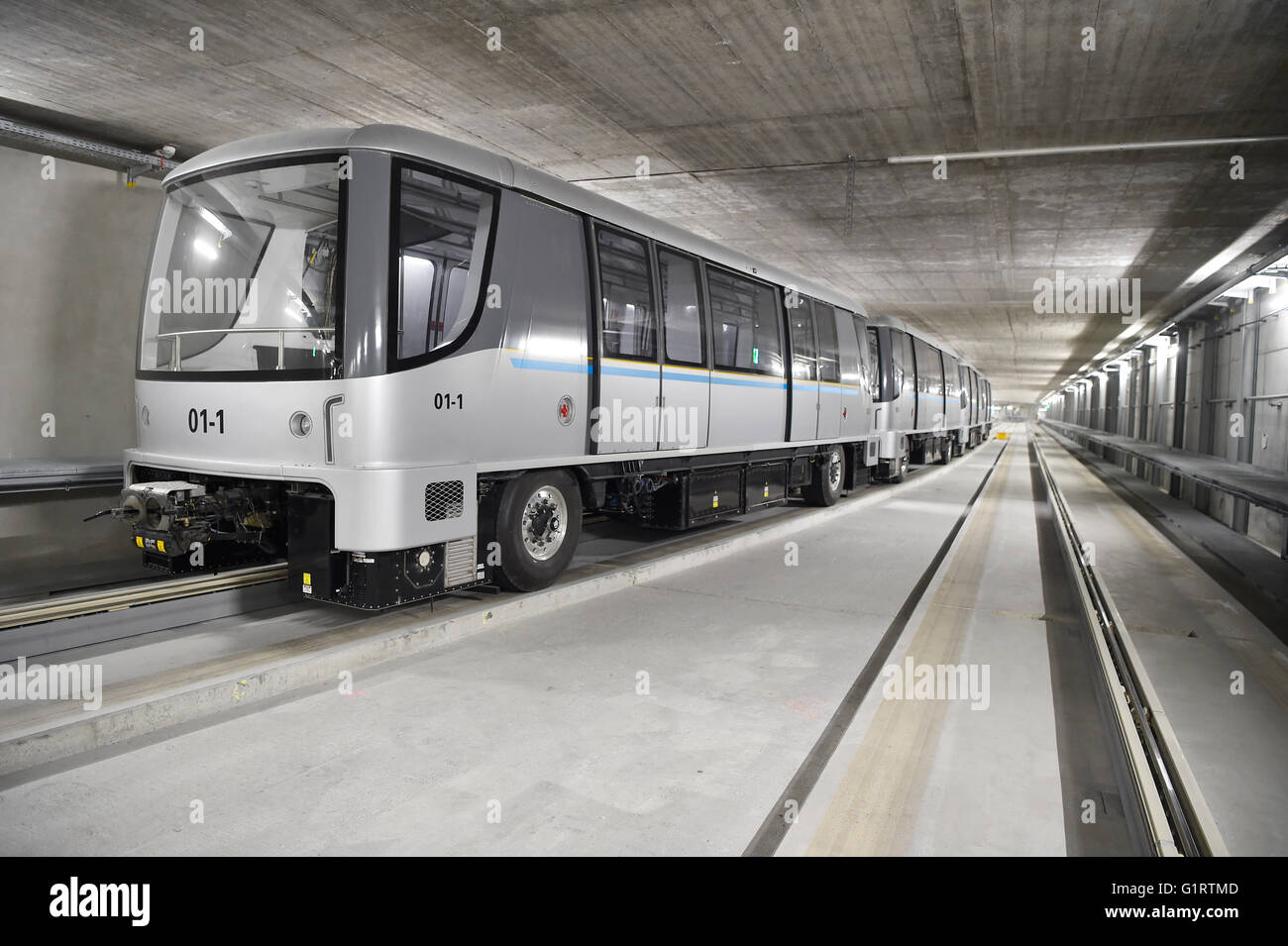 PTS tren en el túnel, el sistema de transporte público, la conexión entre  el terminal 2 y los satélites, el aeropuerto de Munich, Baviera, Alemania  Fotografía de stock - Alamy