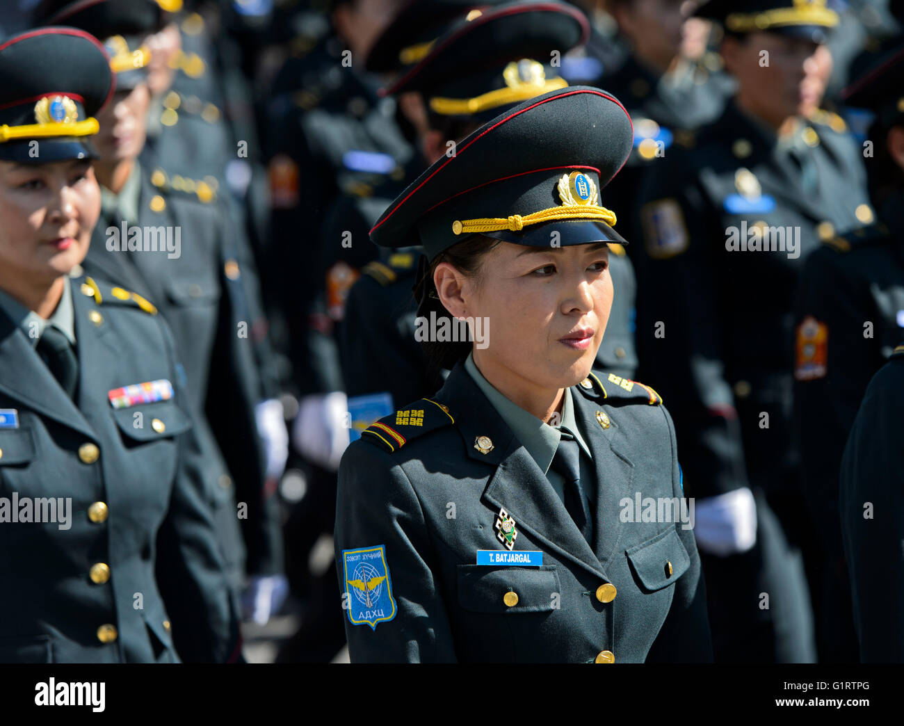 Las mujeres uniformados en el desfile militar, unidad de defensa aérea tropas, Ulaanbaatar, Mongolia Foto de stock