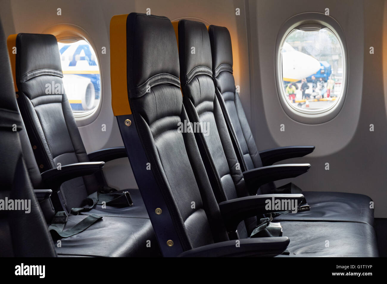Asiento vacío en el avión fotografías e imágenes de alta resolución - Alamy