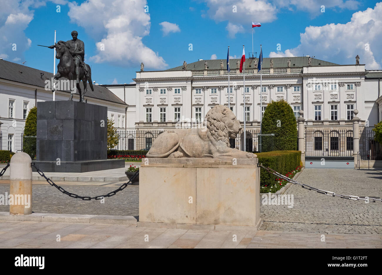 La estatua del Príncipe Jozef Poniatowski en frente al Palacio Presidencial en Varsovia (Polonia) Foto de stock