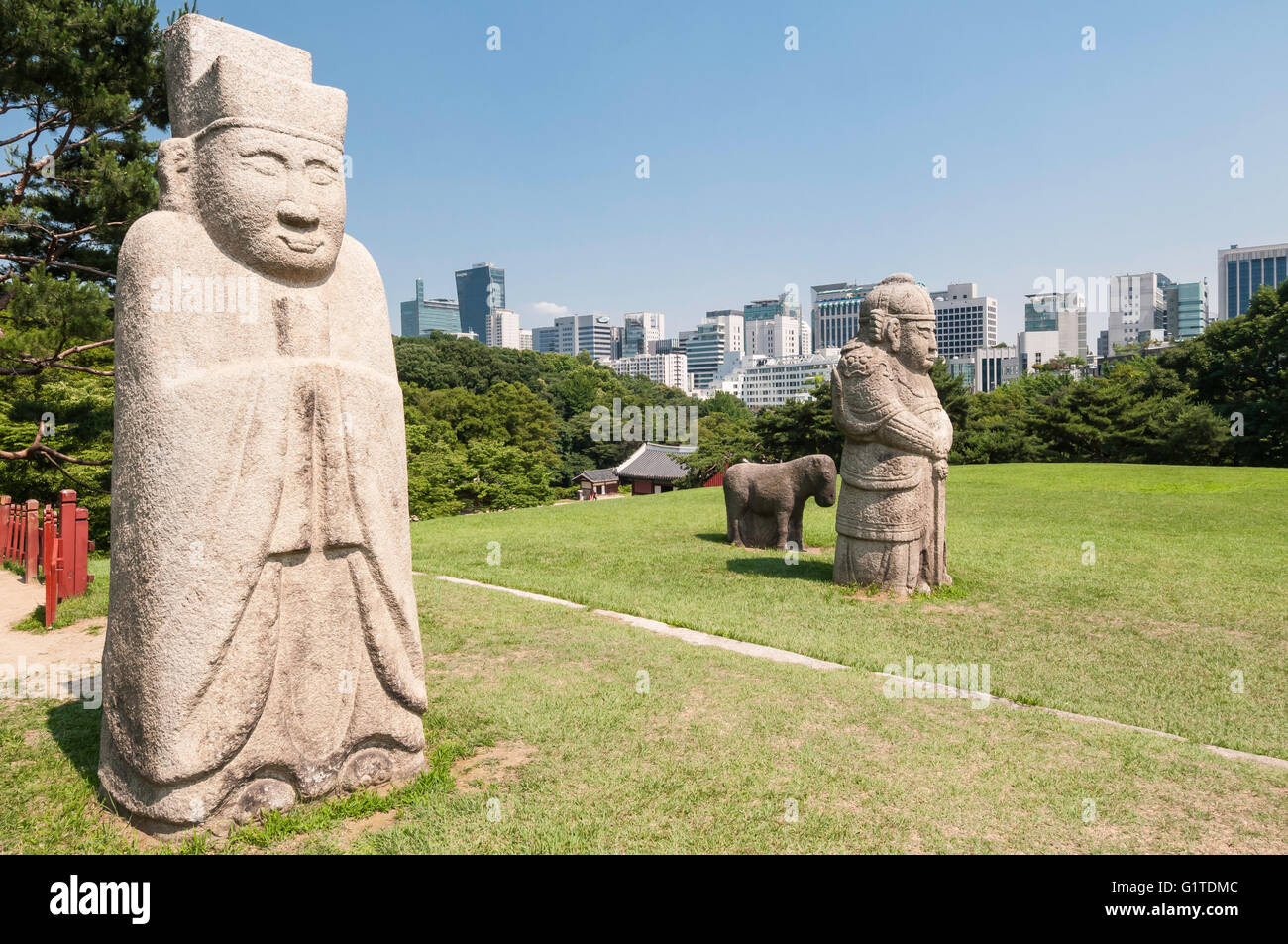 Estatua en la tumba del Rey Sejong el Grande, Tumbas Reales de la dinastía Joseon, 1392-1910, Parque Seolleung, Seúl, Corea del Sur. Foto de stock