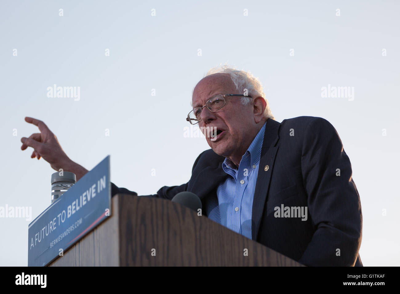 Vallejo, California, Estados Unidos. 18 de mayo de 2016. Bernie Sanders se dirige a sus partidarios en Vallejo, CA. Crédito: John Orvis/Alamy Live News Foto de stock