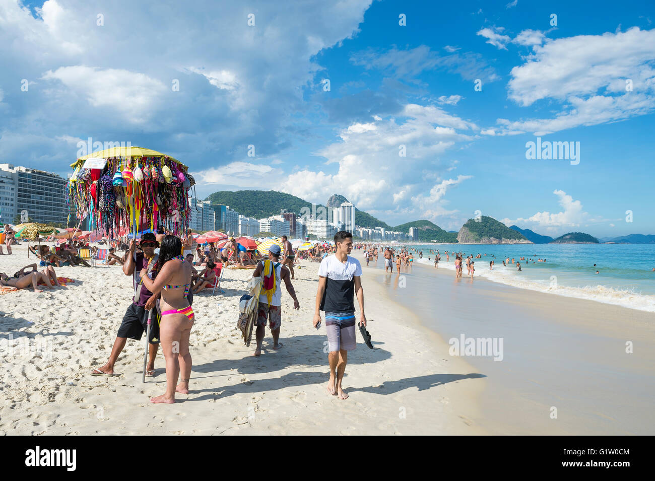 Mujeres brasileñas en la playa fotografías e imágenes de alta