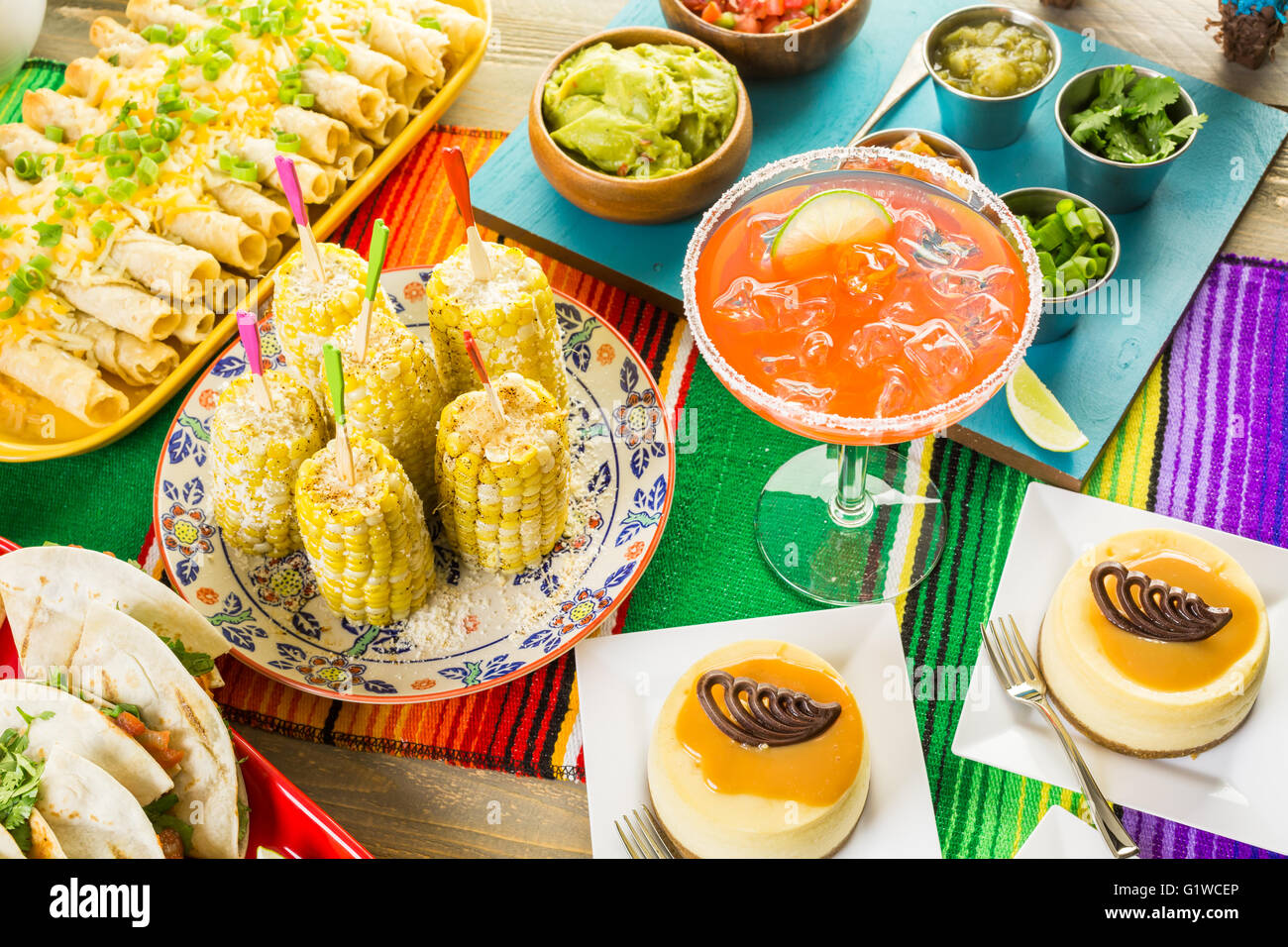 Fiesta parte mesa buffet con comida tradicional mexicana Fotografía de  stock - Alamy