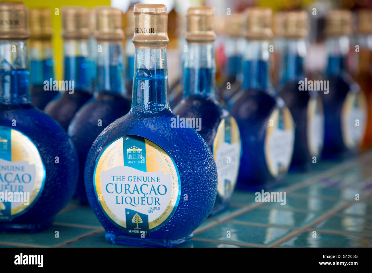 Bottles curacao liqueur willemstad curacao fotografías e imágenes de