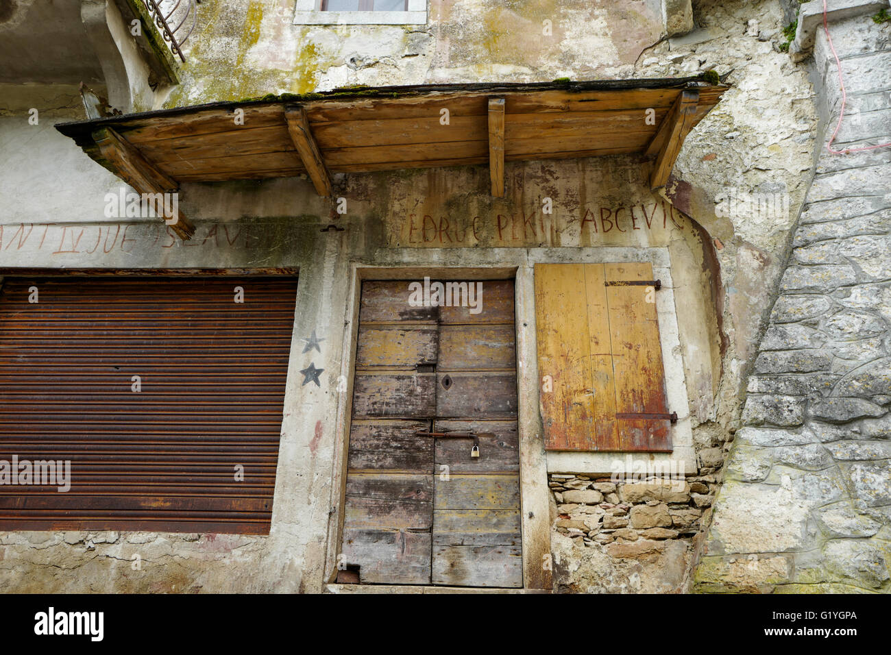 Casa antigua en Pican Istria Croacia Foto de stock