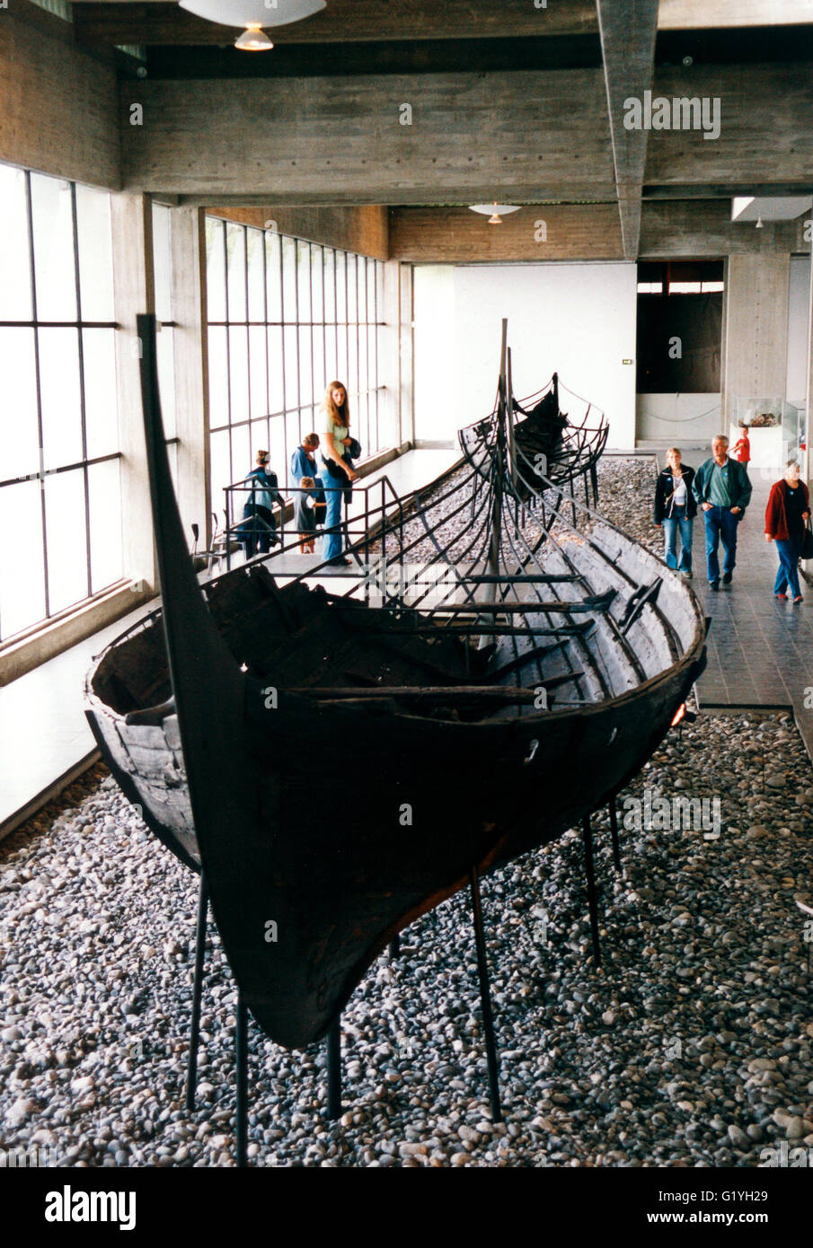 Barco vikingo en el museo Foto de stock