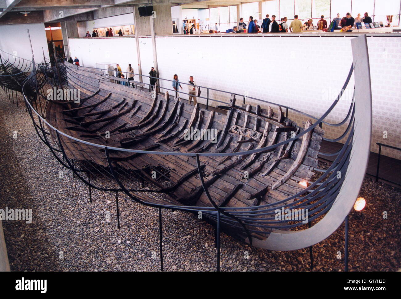 Barco vikingo en el museo Foto de stock