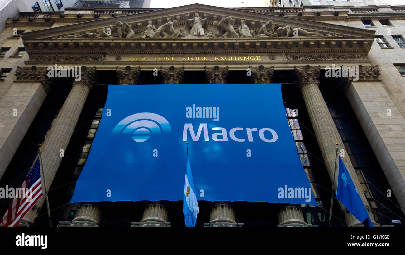 Banco Macro, una nueva empresa en la Bolsa de Valores de Nueva York, Wall  Street, EE.UU Fotografía de stock - Alamy