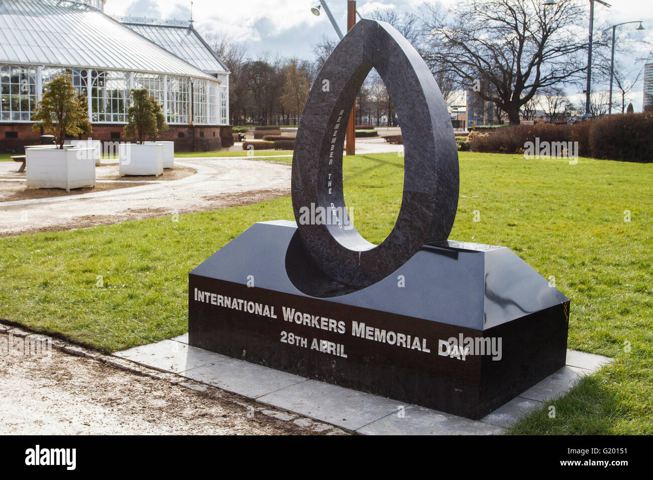 Los trabajadores internacionales Memorial Day el 28 de abril, la escultura en pueblos Palace en Glasgow green Foto de stock