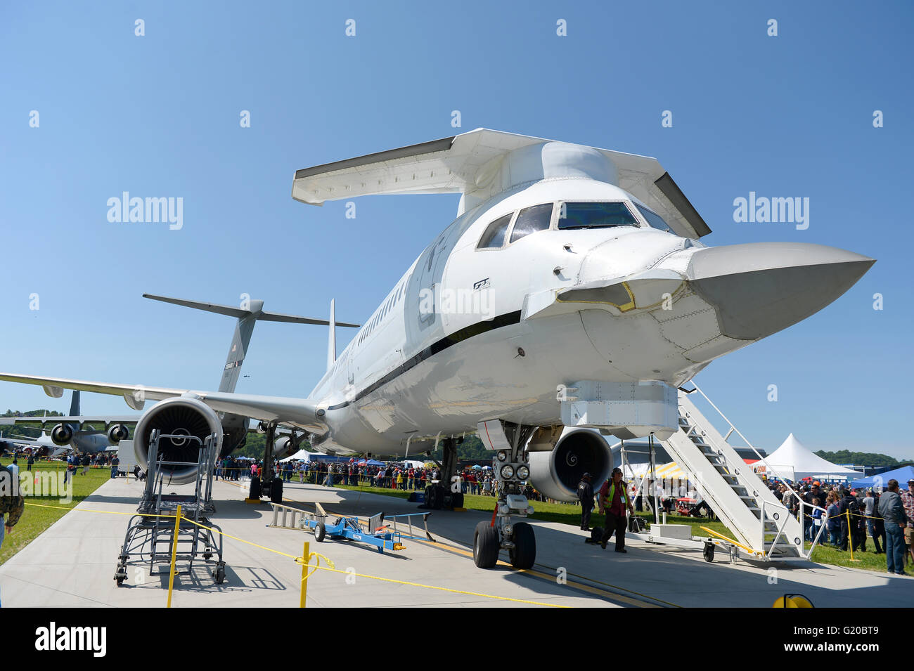 Saint Louis, MO, USA - Mayo 15, 2016: Boeing 757/F-22 volando Testbed en exhibición en el espíritu de Saint Louis air show. Foto de stock