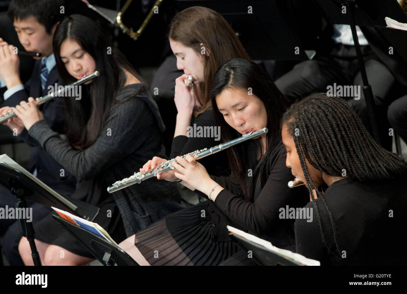 Estudiante de la High School secundaria orquesta Foto de stock