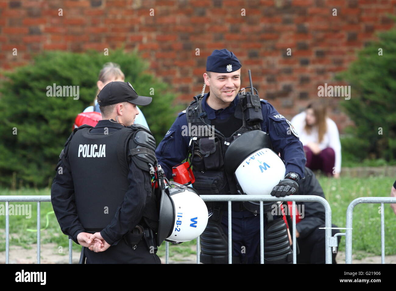 Gdansk, Polonia. 21 de mayo, 2016. La policía polaca pruebas nuevo patrón  de uniforme táctico . Nuevo uniforme está inspirado en el estilo de la  policía francesa. Uniforme es azul marino color