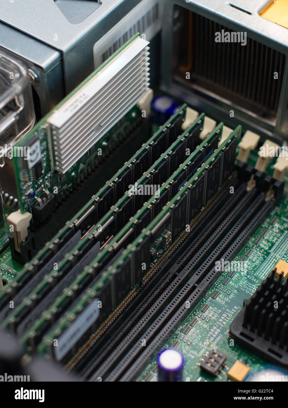 En el interior del PC servidor. Tarjeta madre y memoria RAM Fotografía de  stock - Alamy