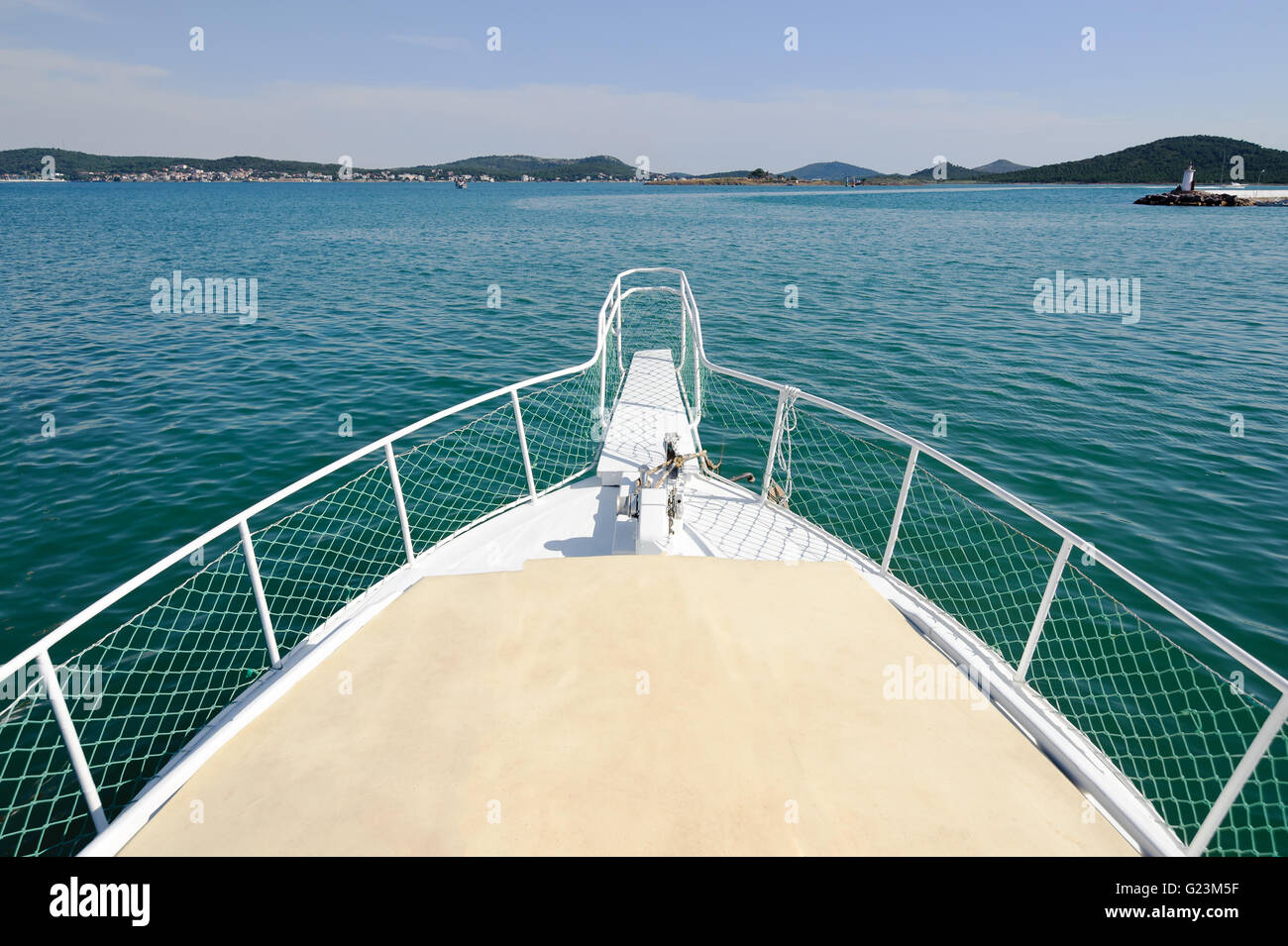 Yate en el Blue tour en el mar en la isla Alibey Cunda Ayvalik Balikesir Turquía. Foto de stock