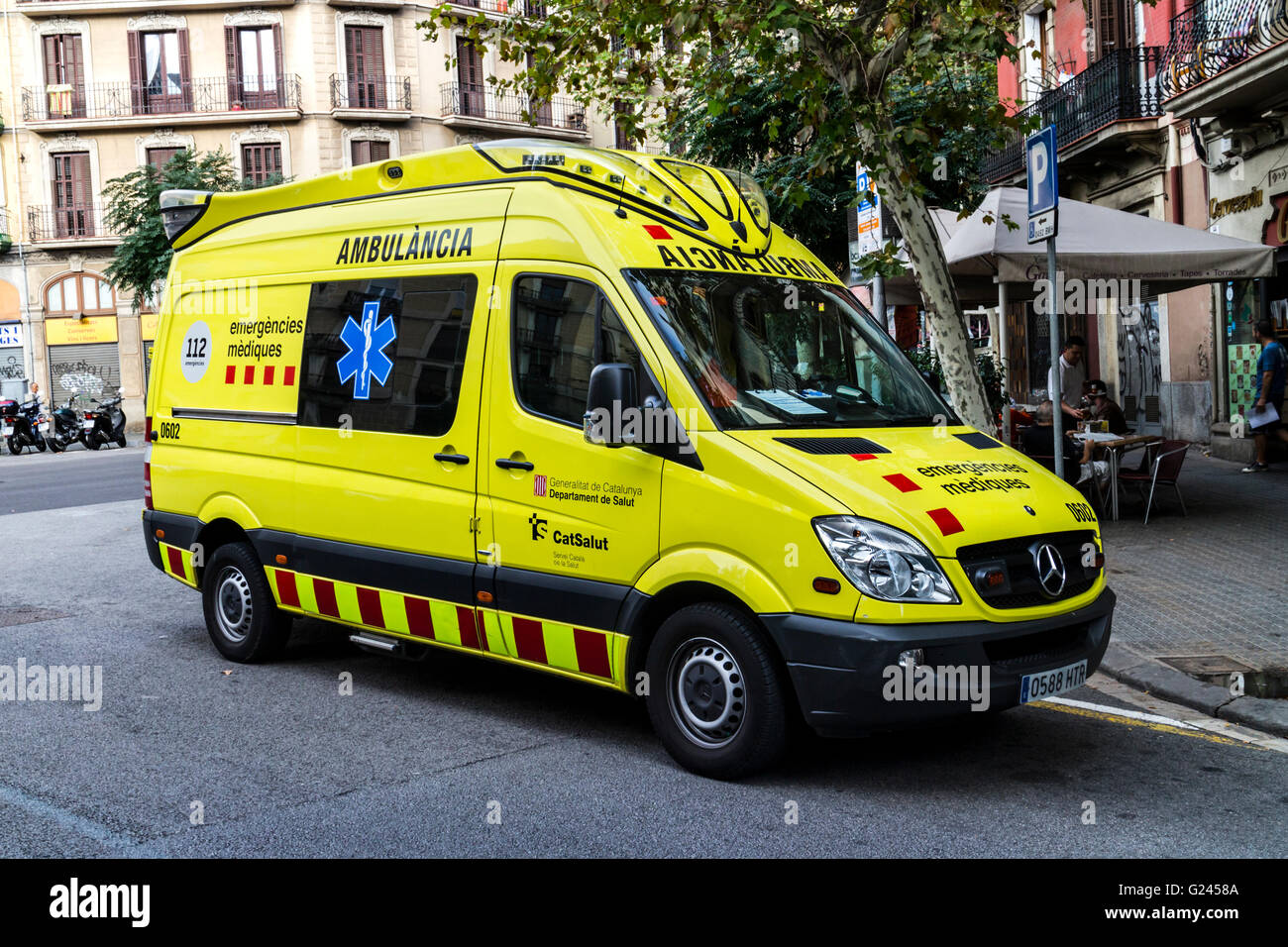 En ambulancia española llamada, Barcelona, Cataluña, España. Foto de stock