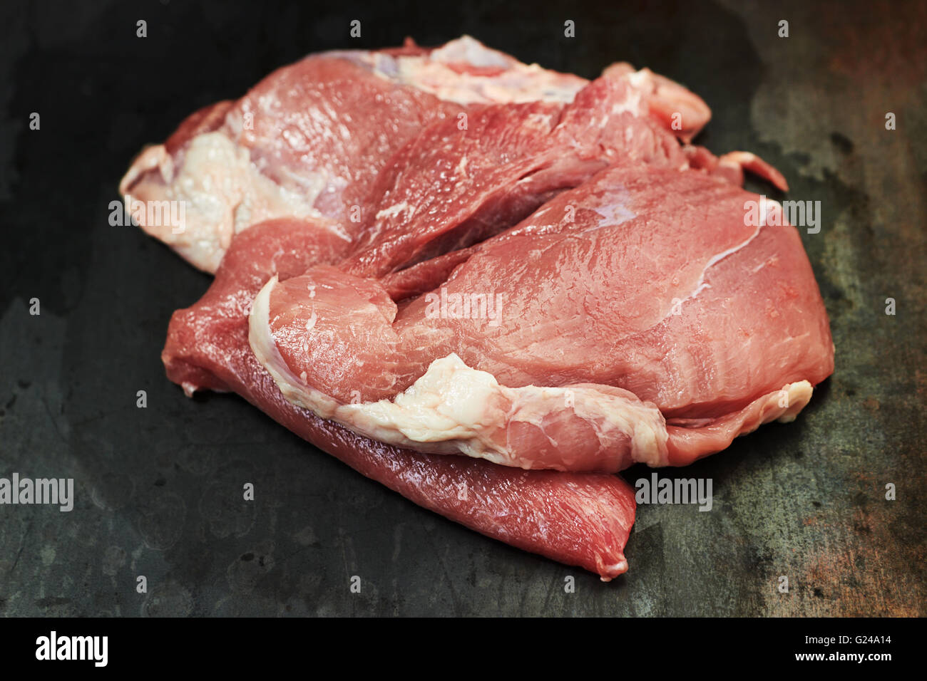 Trozo de carne deshuesada de cerdo cruda Foto de stock