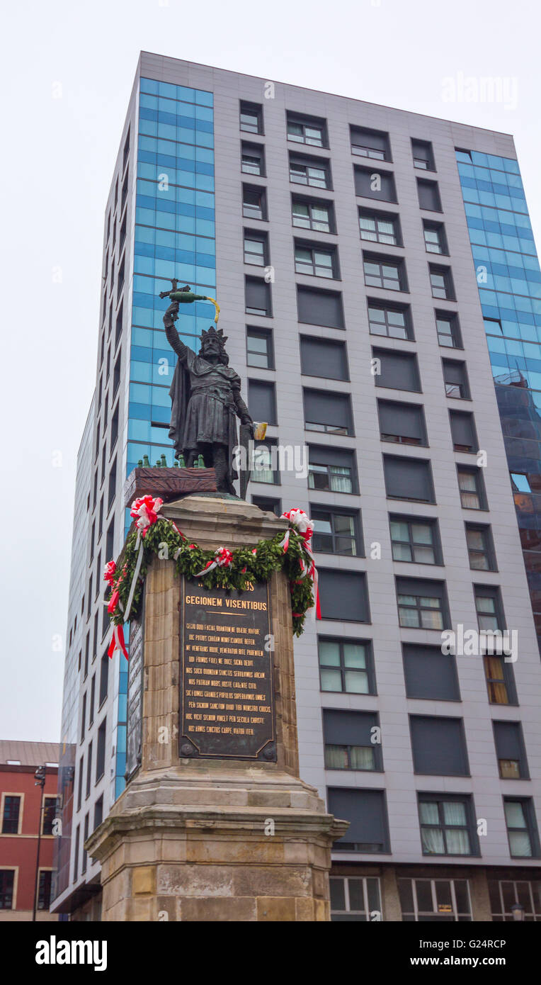 Monumento al pelayo fotografías e imágenes de alta resolución Alamy