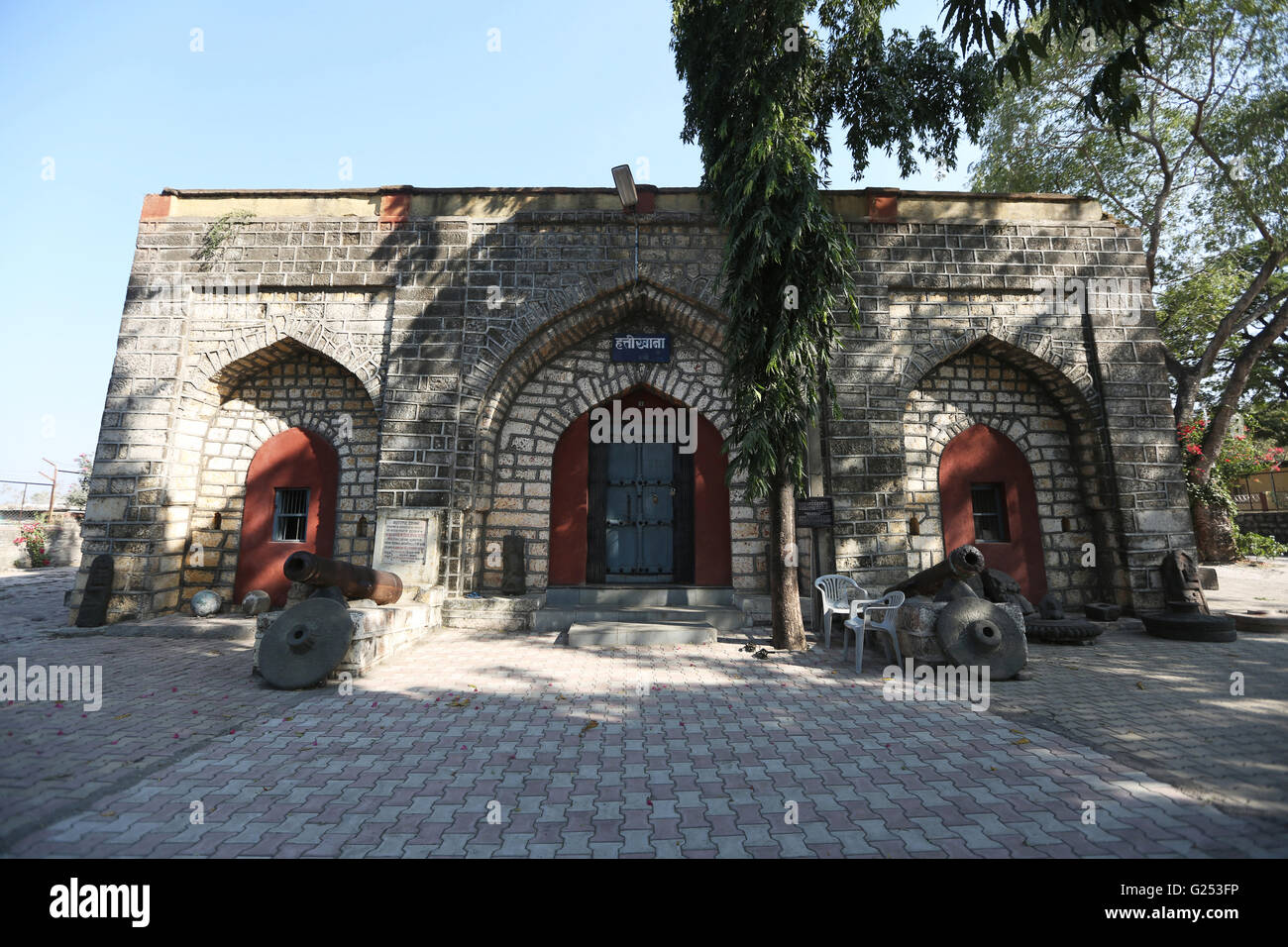 Museo - HATKHANNA - Vista exterior. Mahur Museum, Mahur Village, Maharashtra, India Foto de stock