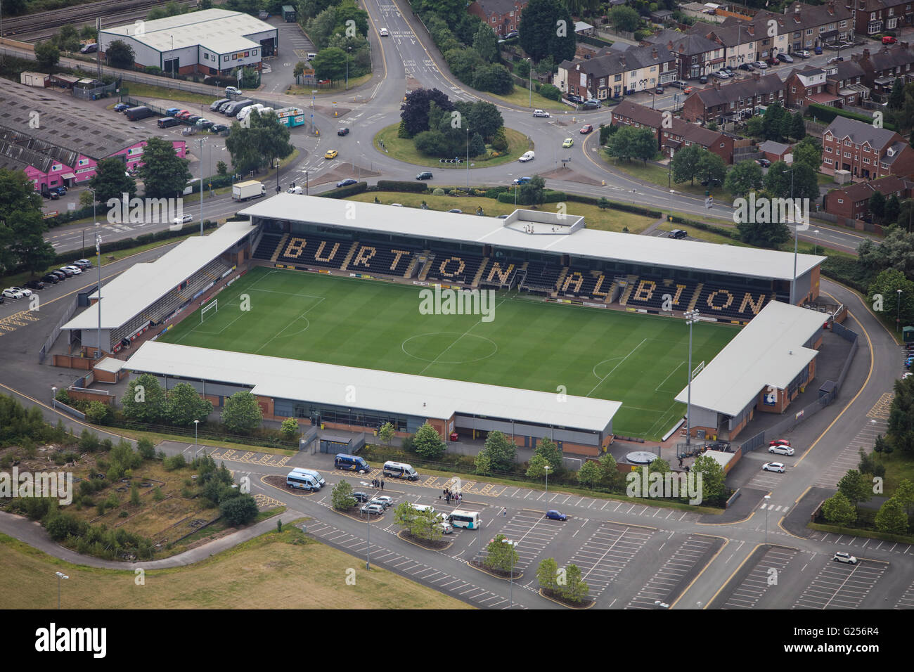 Una vista aérea de la Pirelli Stadium, hogar del Burton Albion FC  Fotografía de stock - Alamy