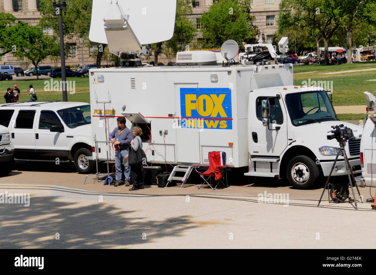 Fox news satellite truck fotografías e imágenes de alta resolución - Alamy