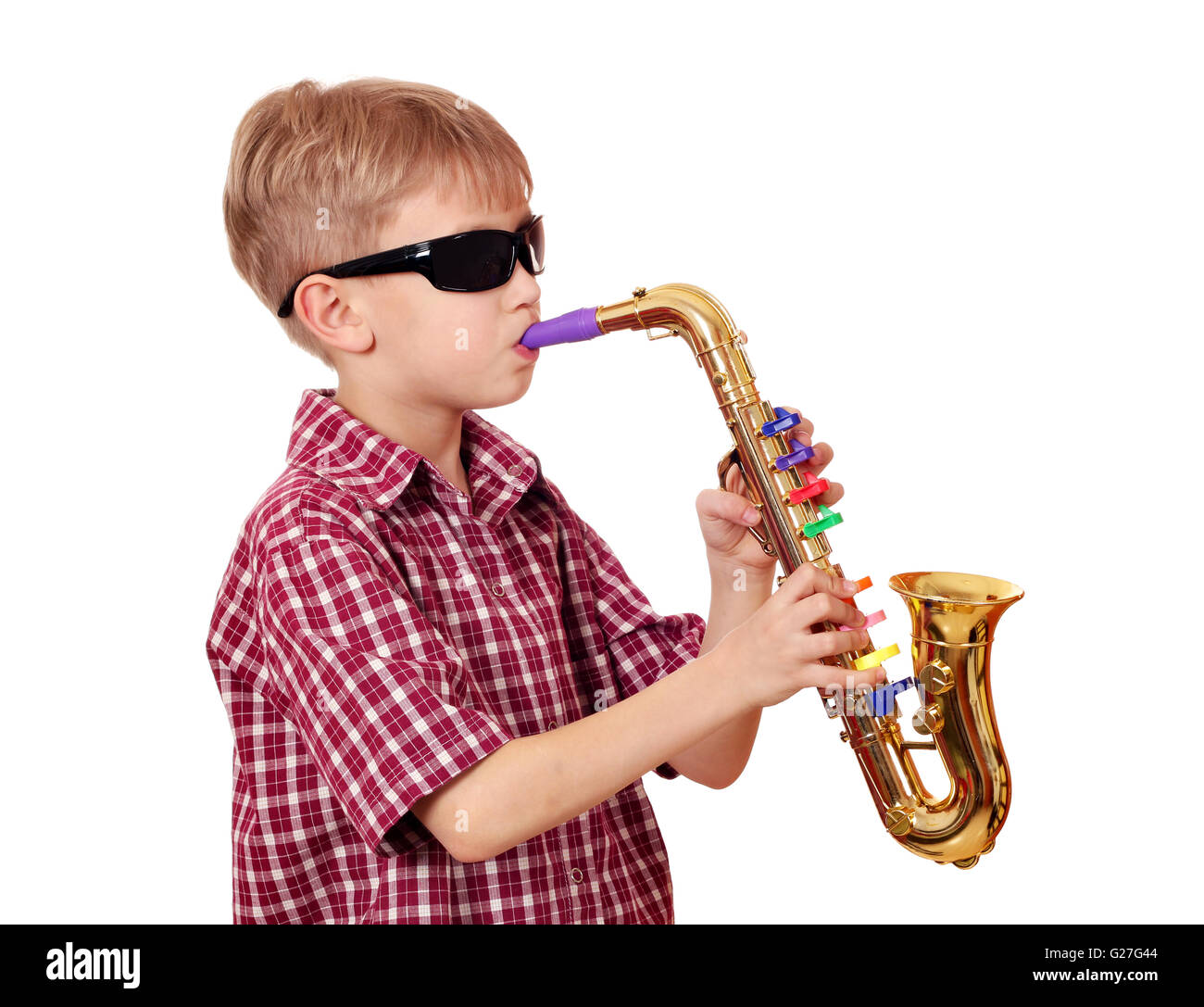 Little Boy Está Jugando Un Saxofón De Juguete En El Fondo Blanco Fotos,  retratos, imágenes y fotografía de archivo libres de derecho. Image 5434748