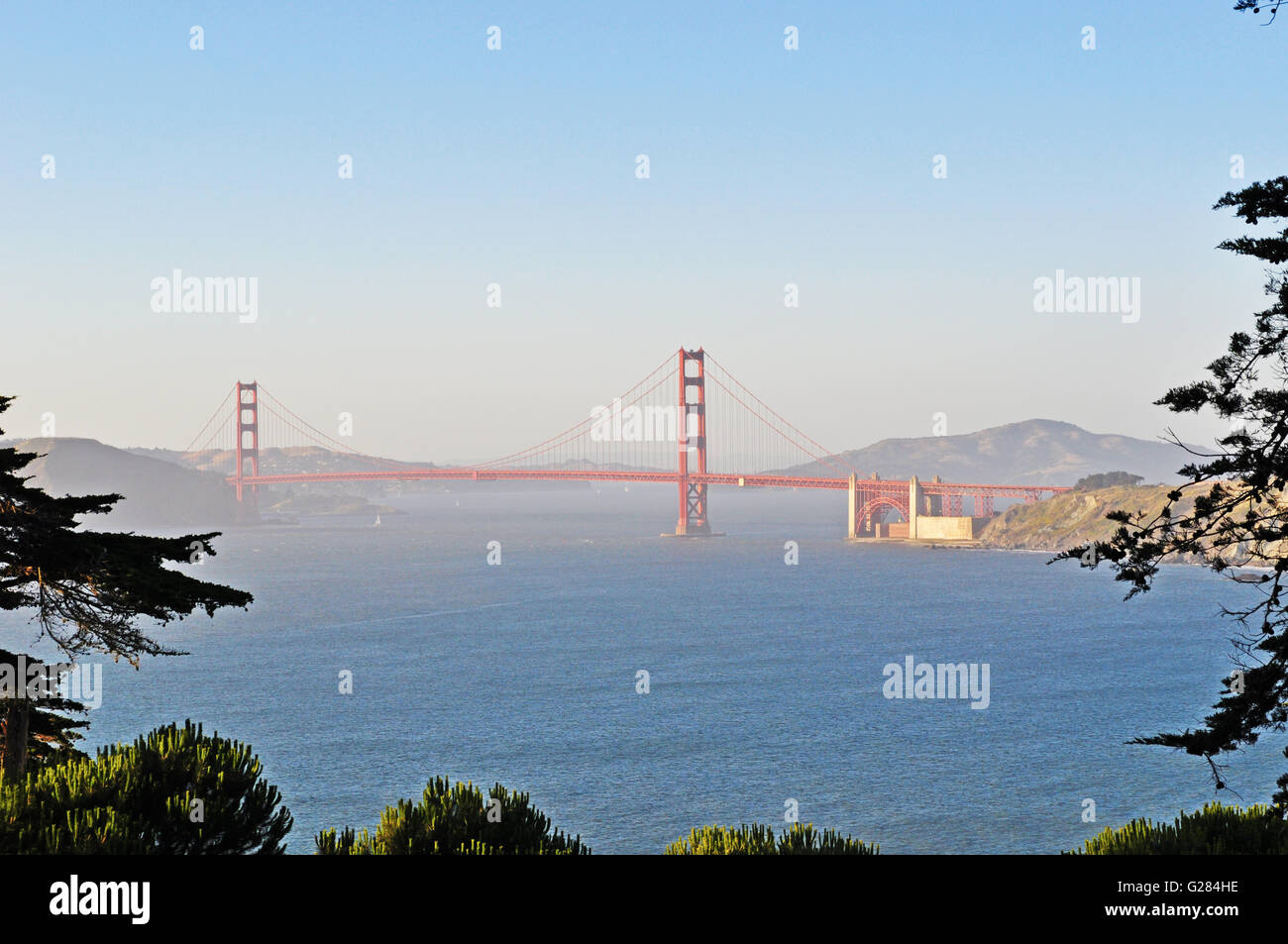 San Francisco: vista panorámica del Golden Gate Bridge, inaugurado en 1936, el símbolo de la ciudad de San Francisco en el mundo Foto de stock
