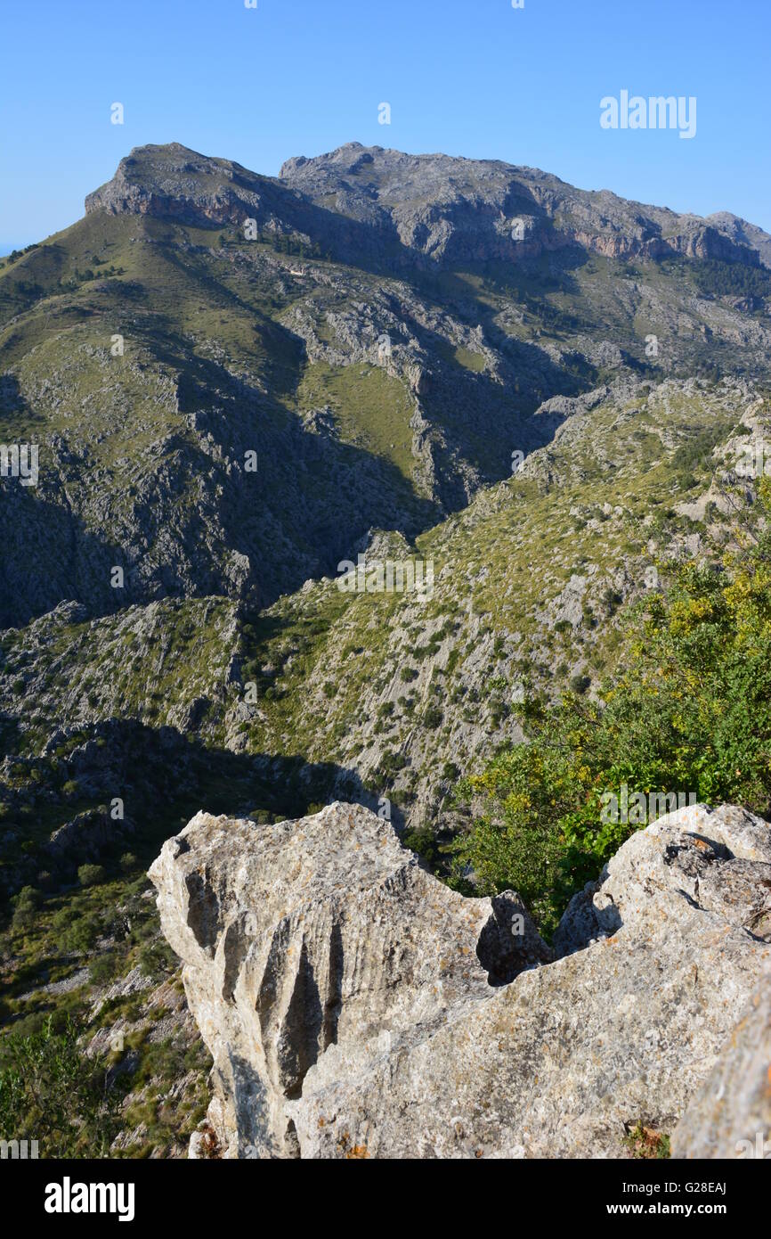 La Traumentana las montañas que se extienden a lo largo de todo el lado occidental de la isla de Mallorca, España Foto de stock