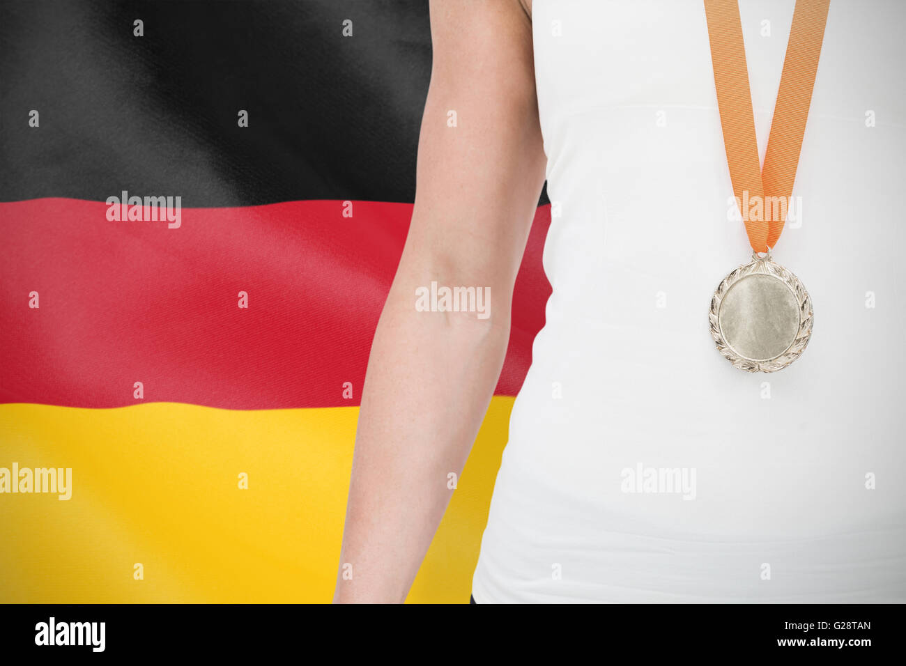 Imagen compuesta de atleta femenina vistiendo una medalla Foto de stock