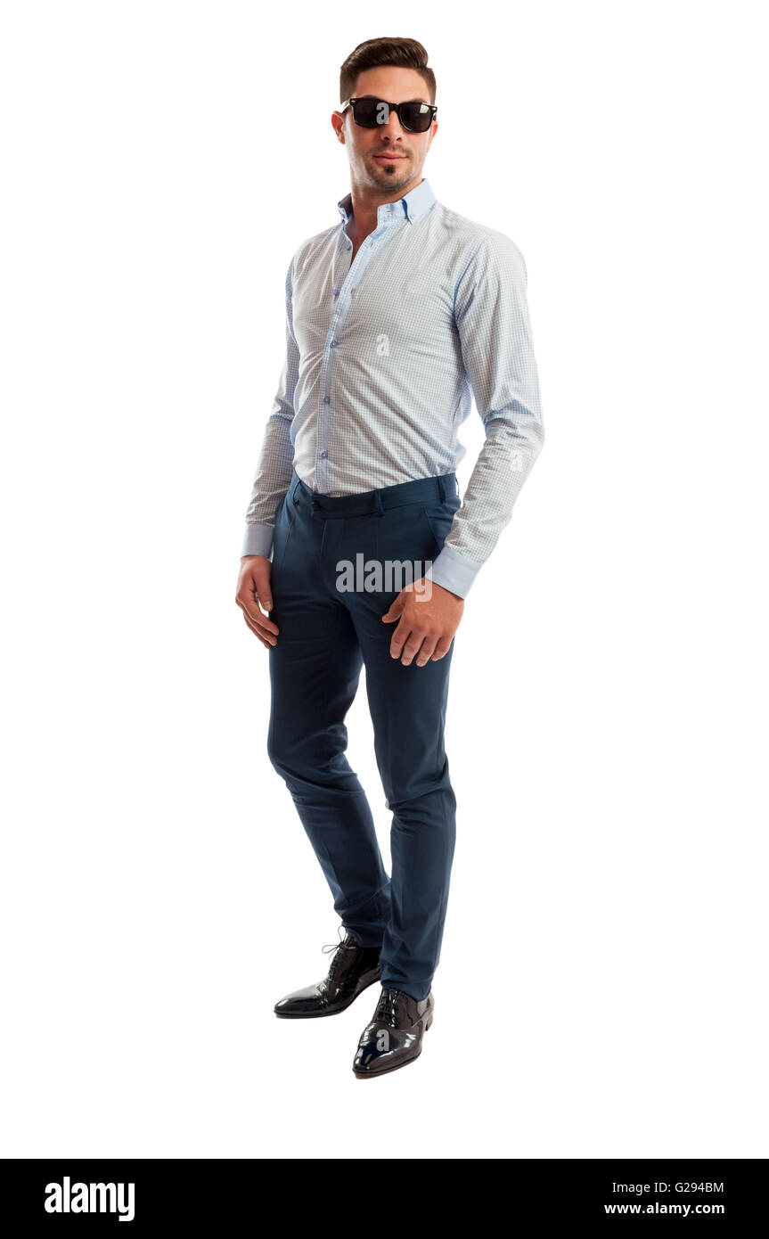 Modelo masculino vistiendo ropa casual de negocios y sombras sobre fondo  blanco Fotografía de stock - Alamy