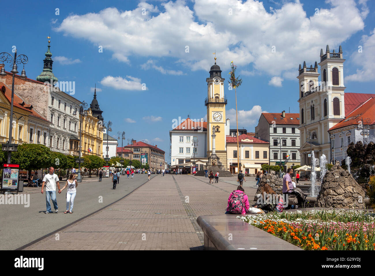 La plaza de la ciudad en Banska Bystrica, Eslovaquia, Europa Foto de stock