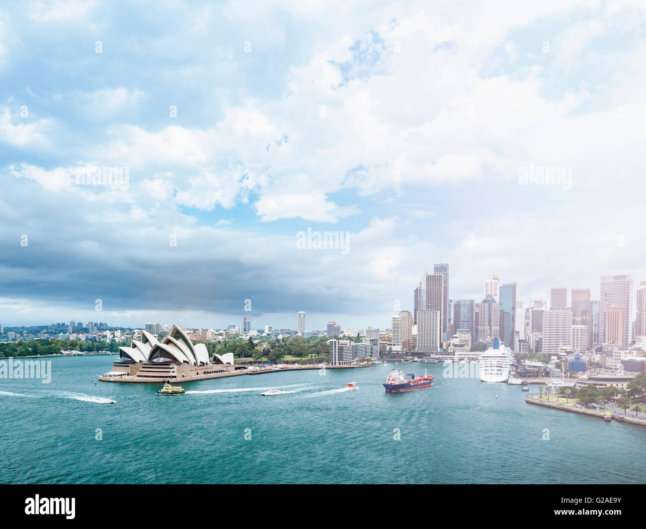 Sydney Opera House en día nublado Foto de stock