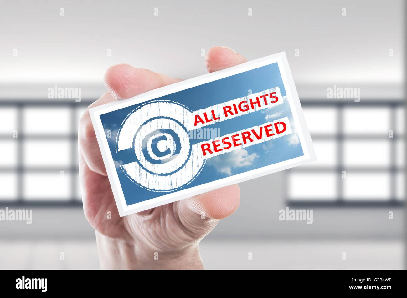 Mano sujetando copyright todos los derechos reservados concepto card Foto de stock