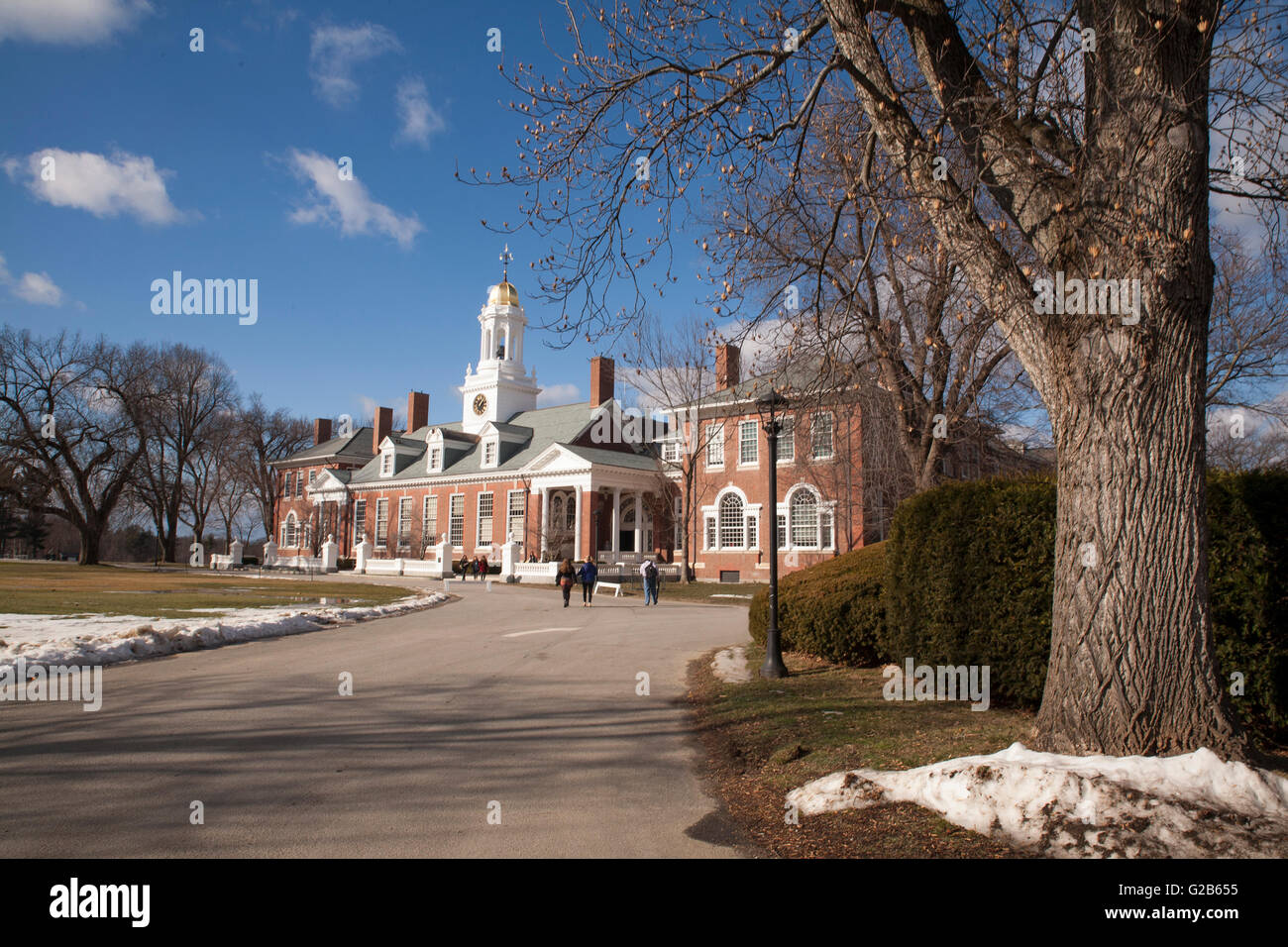 La escuela es el principal edificio para aulas y biblioteca, en Groton